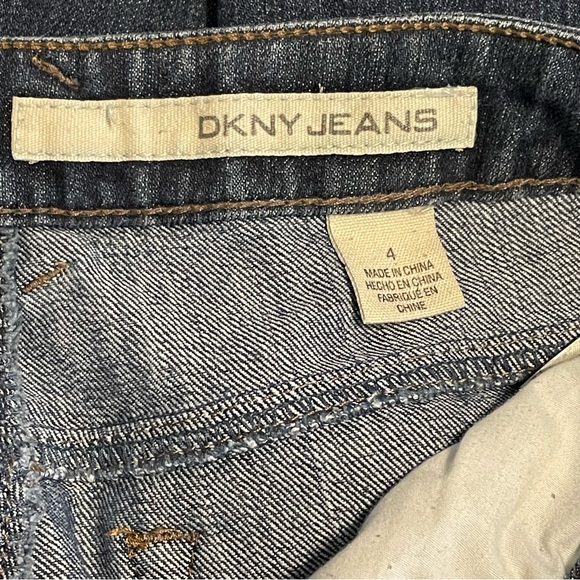 DKNY Jeans medium wash SZ. 4 - Picture 8 of 9